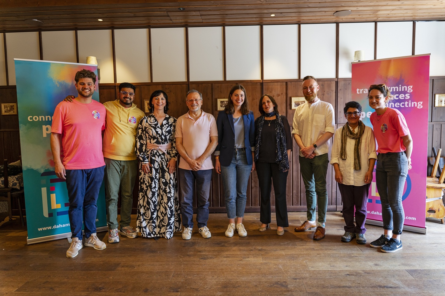 Georg Schaberger (The Upper Room), Anson Samuel (The Upper Room), Rita Perintfalvi, Bassam Kabbani, Ines Schaberger, Marie-Theres Igrec, Lior Bar-Ami, Farah Zeb, Judith Gramm (The Upper Room) (v. l. n. r.) 